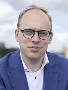 Staatssecretaris over gebruikelijkloonregeling; meer onderzoek